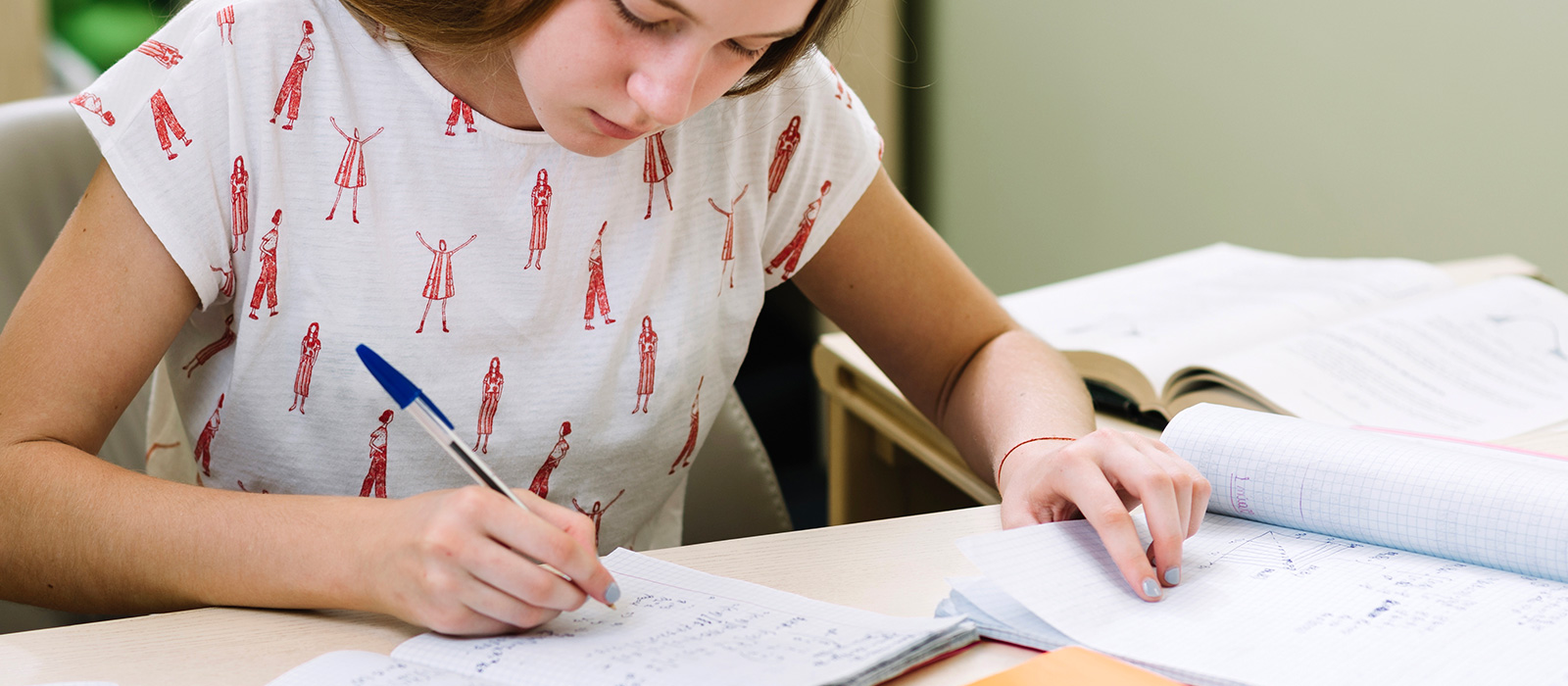 ragazza-che-studia
